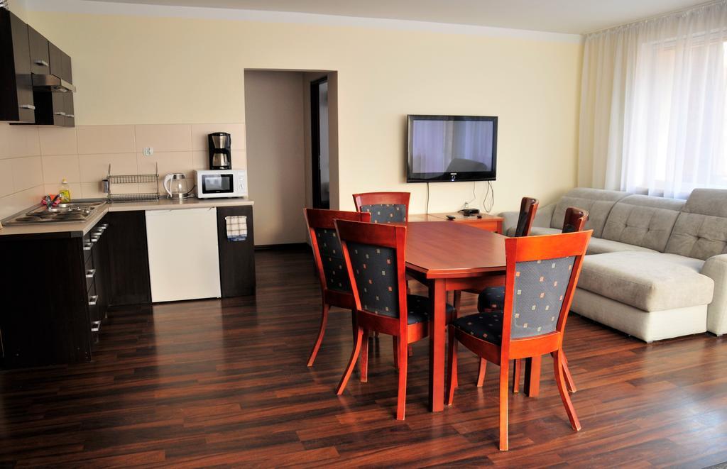 Apartamenty I Pokoje Przy Parku Jelenia Gora Room photo