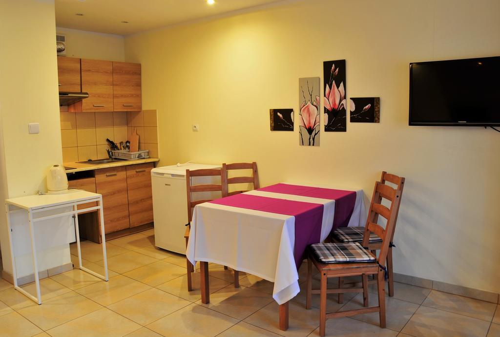 Apartamenty I Pokoje Przy Parku Jelenia Gora Room photo